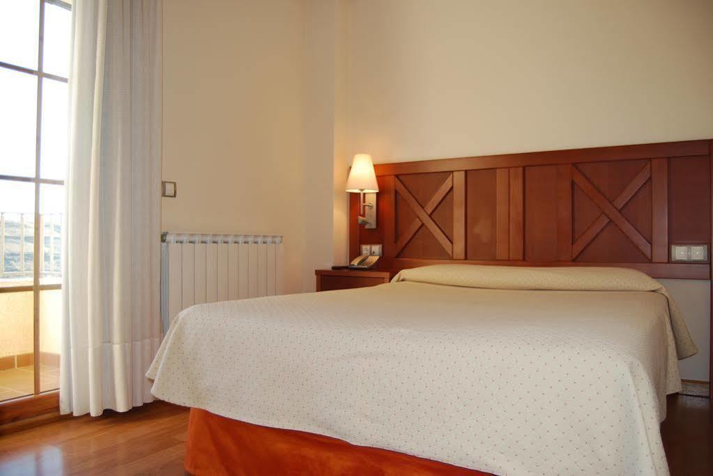 Hotel Meleiros Castro De Sanabria Extérieur photo